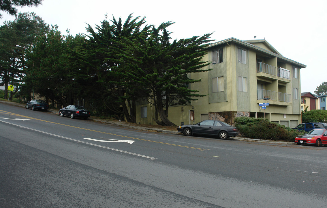 35 Kent Ct in Daly City, CA - Foto de edificio