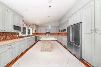 2310 Dogwood St in Merrick, NY - Building Photo - Building Photo