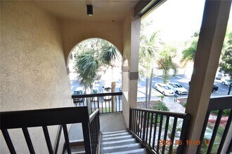 2400 Feather Sound Dr in Clearwater, FL - Building Photo - Building Photo