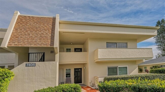 property at 7405 W Country Club Dr N