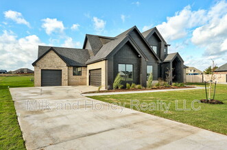 2101 Dax Ln in Goldsby, OK - Foto de edificio - Building Photo