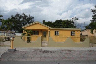3285 NW 97th St in Miami, FL - Building Photo
