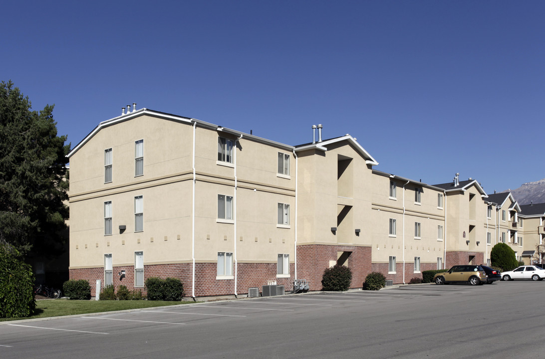 The Crestwood in Provo, UT - Foto de edificio