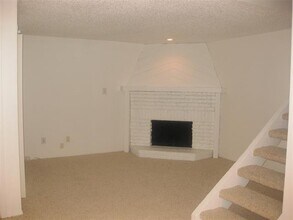 5630 Spring Valley Rd in Dallas, TX - Building Photo - Building Photo