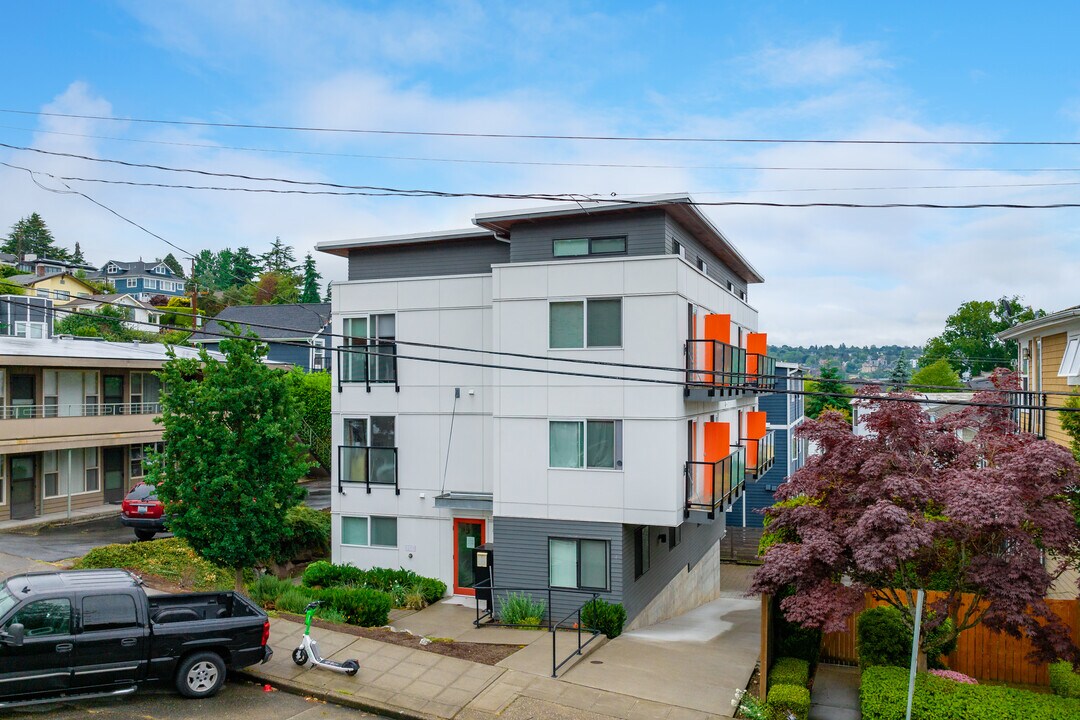 Vistana Apartments in Seattle, WA - Building Photo