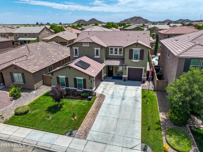 property at 761 W Desert Hollow Dr