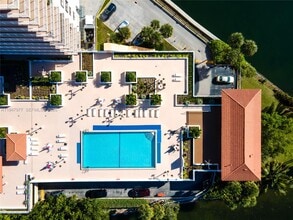 290 174th St in Sunny Isles Beach, FL - Building Photo - Building Photo