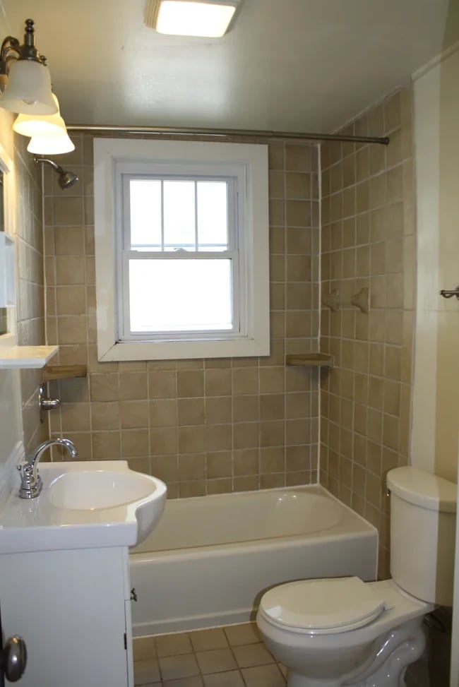 726 E Hunter Ave in Bloomington, IN - Foto de edificio - Building Photo