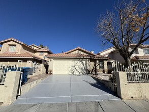 5534 Super Bowl Dr in Las Vegas, NV - Building Photo - Building Photo