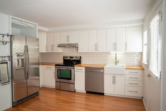 21 Desmond Ave in Manchester by the Sea, MA - Building Photo - Building Photo