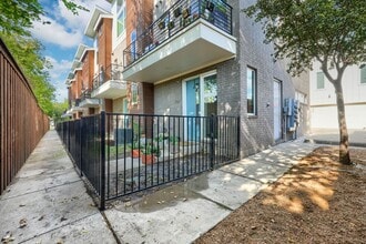 4620 Munger Ave in Dallas, TX - Building Photo - Building Photo