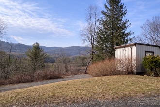 218 Hillside Dr in West Jefferson, NC - Building Photo - Building Photo