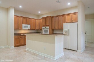 872 Taft Ct in Palm Beach Gardens, FL - Building Photo - Building Photo