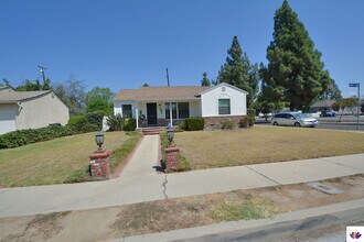 16901 Hart St in Van Nuys, CA - Building Photo - Building Photo