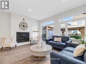 565 Bobolink Ridge in Ottawa, ON - Building Photo - Building Photo