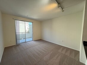 2419 Scholarship in Irvine, CA - Building Photo - Building Photo