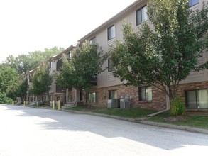 Picadilly Square in Omaha, NE - Building Photo - Building Photo