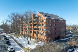 Summit Condominiums in Park Ridge, IL - Building Photo