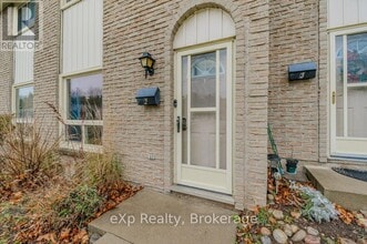 165-165 Green Valley Dr in Kitchener, ON - Building Photo - Building Photo