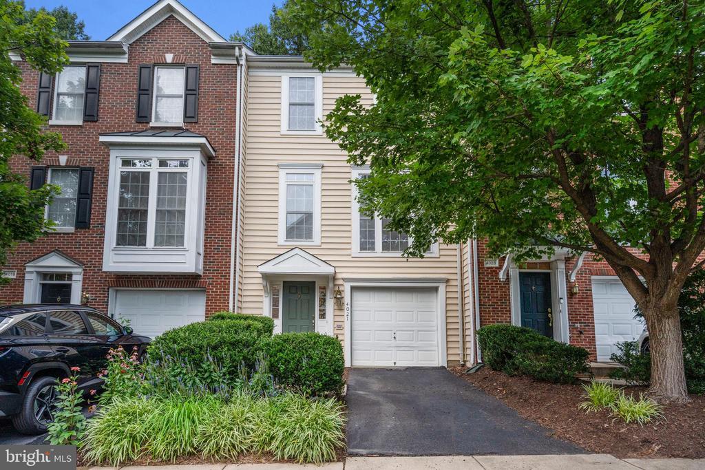 4021 Fairfax Center Hunt Trail in Fairfax, VA - Building Photo