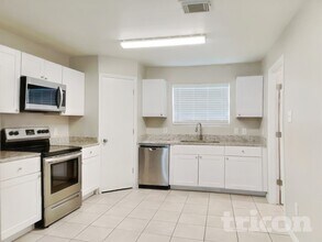 5521 Rio Alamo St, Unit 6-103 in Rosharon, TX - Building Photo - Building Photo