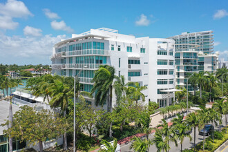 Regatta in Miami Beach, FL - Foto de edificio - Building Photo