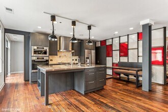 33 W Huron St in Chicago, IL - Building Photo - Building Photo