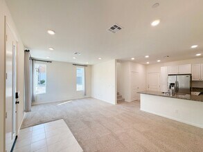 1068 Kendale Wy in Vista, CA - Foto de edificio - Building Photo