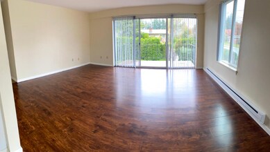 3030 NE 10th St, Unit 202 in Renton, WA - Building Photo - Building Photo