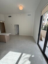 2311 NE 174th St, Unit B3 in North Miami Beach, FL - Building Photo - Building Photo