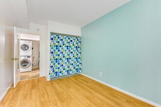 11601 Stoneview Square in Reston, VA - Foto de edificio - Building Photo