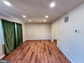 8625 Reinecke Ct in Manassas Park, VA - Building Photo - Building Photo