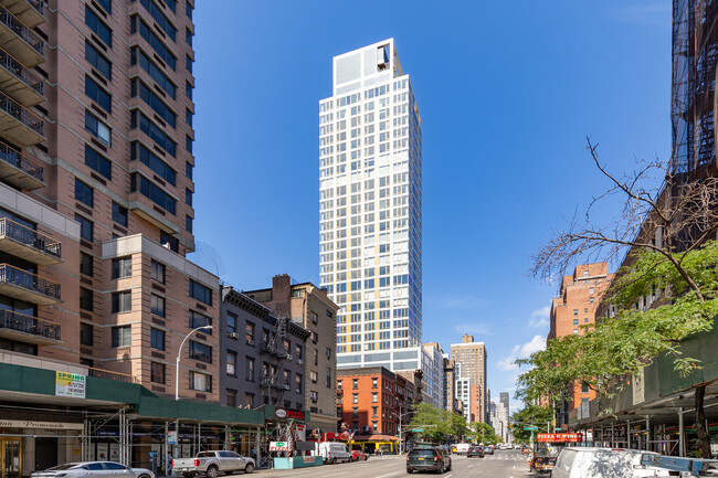 VU Condominiums in New York, NY - Foto de edificio - Building Photo