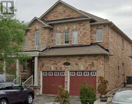 19 Lyndbrook Crescent in Brampton, ON - Building Photo