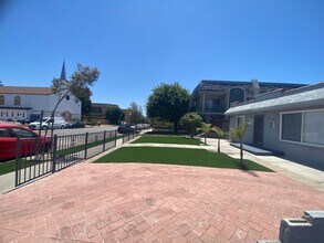 1415 Centinela Ave in Santa Monica, CA - Building Photo - Building Photo