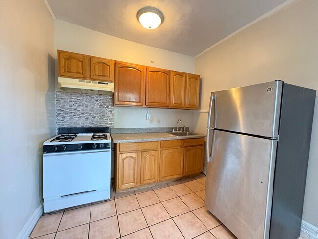 570 Mount Prospect Ave, Unit 402