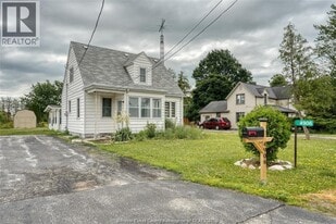 4906 Howard Ave in Lasalle, ON - Building Photo
