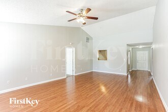 15572 Dry Creek Rd in Noblesville, IN - Foto de edificio - Building Photo