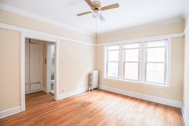 property at 4445 N Damen Ave
