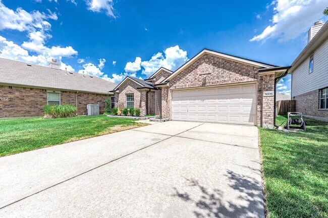 5006 Riverbridge Ct in Spring, TX - Building Photo - Building Photo