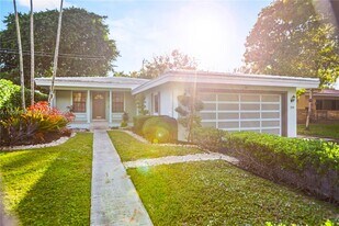 736 Alhambra Cir in Coral Gables, FL - Building Photo