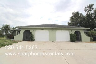 7464 Pebble Beach Rd in Ft. Myers, FL - Building Photo