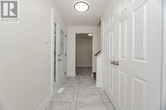 2 Hunt Club Dr in Brampton, ON - Building Photo - Building Photo