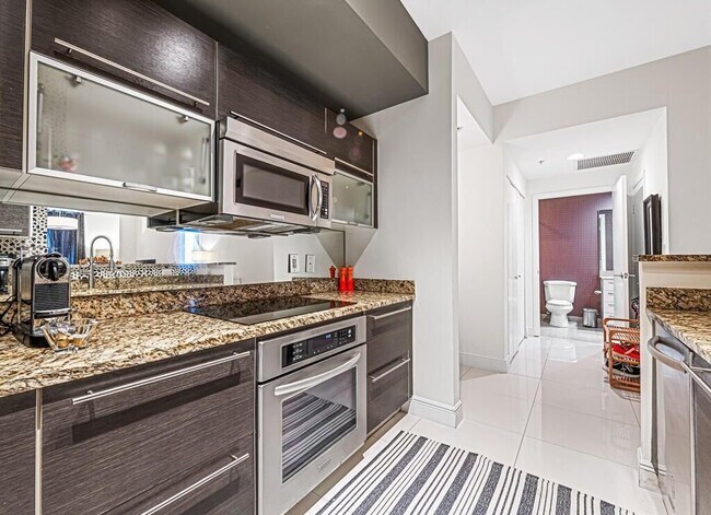 550 Okeechobee Blvd in West Palm Beach, FL - Building Photo - Building Photo