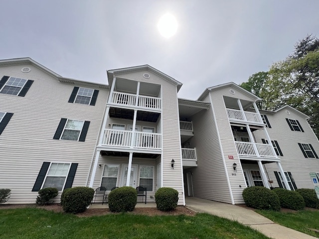 905 Hanahan Ct, Unit 3D in Greensboro, NC - Foto de edificio