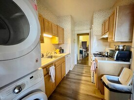 18 Alton Pl, Unit 1 in Brookline, MA - Building Photo