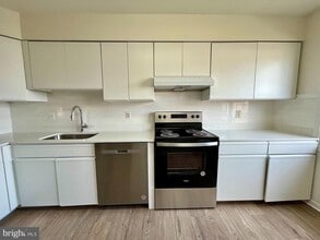 8421 McKenzie Cir in Manassas, VA - Building Photo - Building Photo