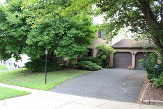 14 Lawson Dr in Feasterville-Trevose, PA - Building Photo - Building Photo