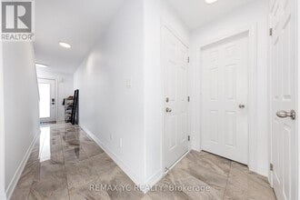 1 Leggott Ave in Barrie, ON - Building Photo - Building Photo