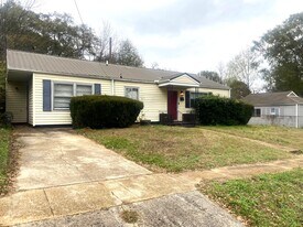 921 Garywood Pl in Hueytown, AL - Building Photo